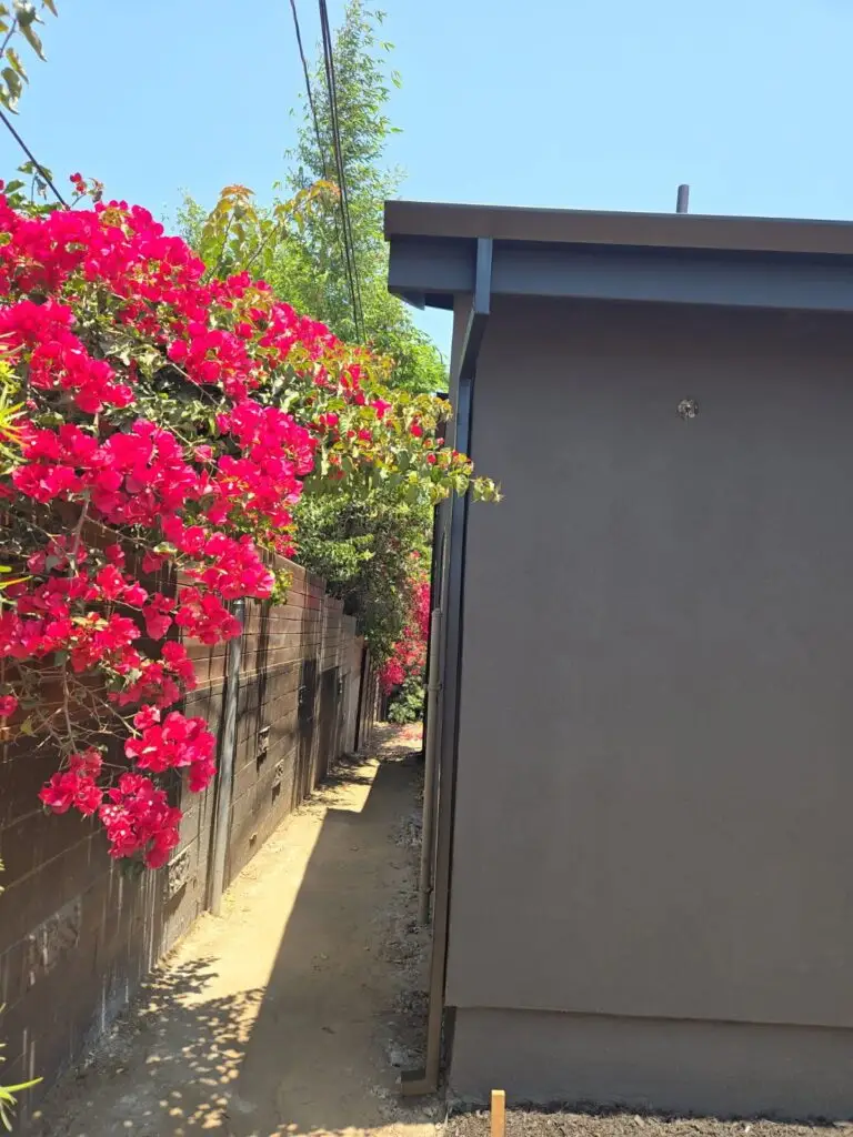 Rain gutter replacement project in Glendale, CA