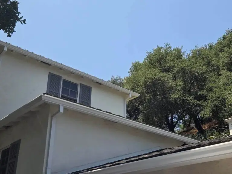 Rain gutter replacement project in Thousand Oaks, CA