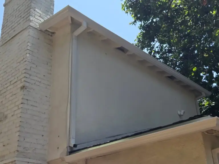 Rain gutter replacement project in Thousand Oaks, CA