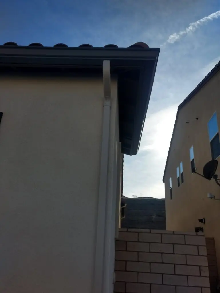 Seamless rain gutter installation in Costa Mesa, CA