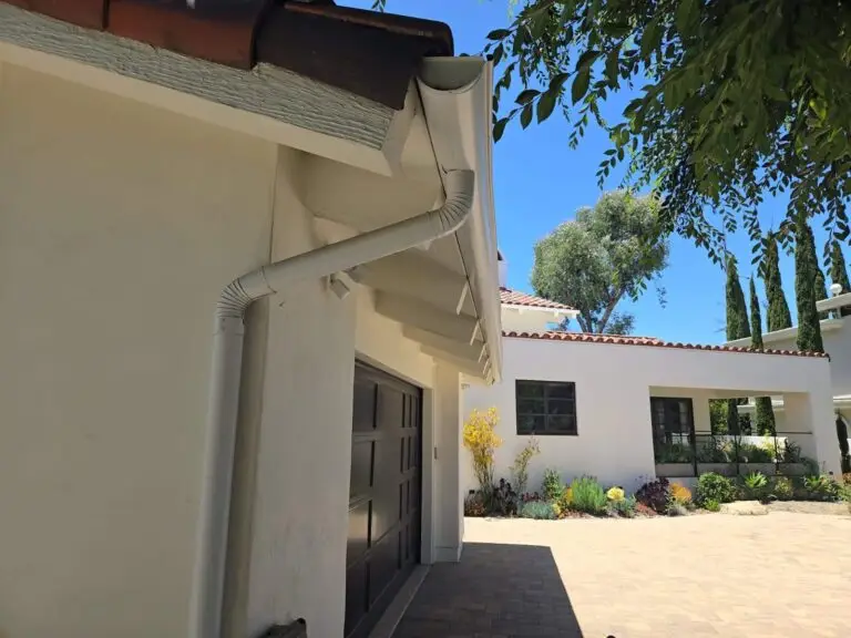 Seamless rain gutter installation in Hawthorne, CA