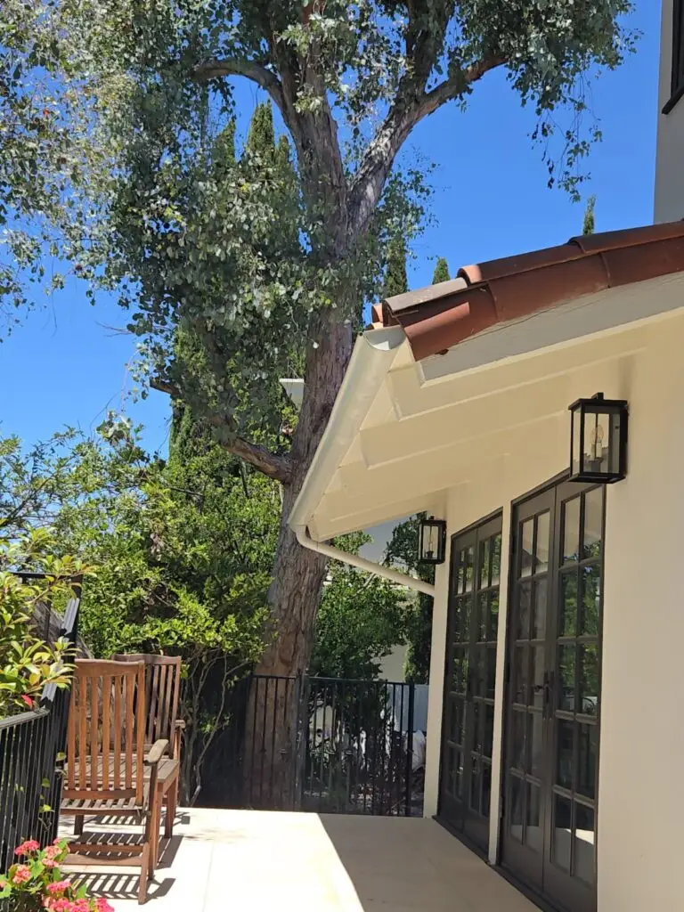 Custom rain gutters installed in Hawthorne, CA