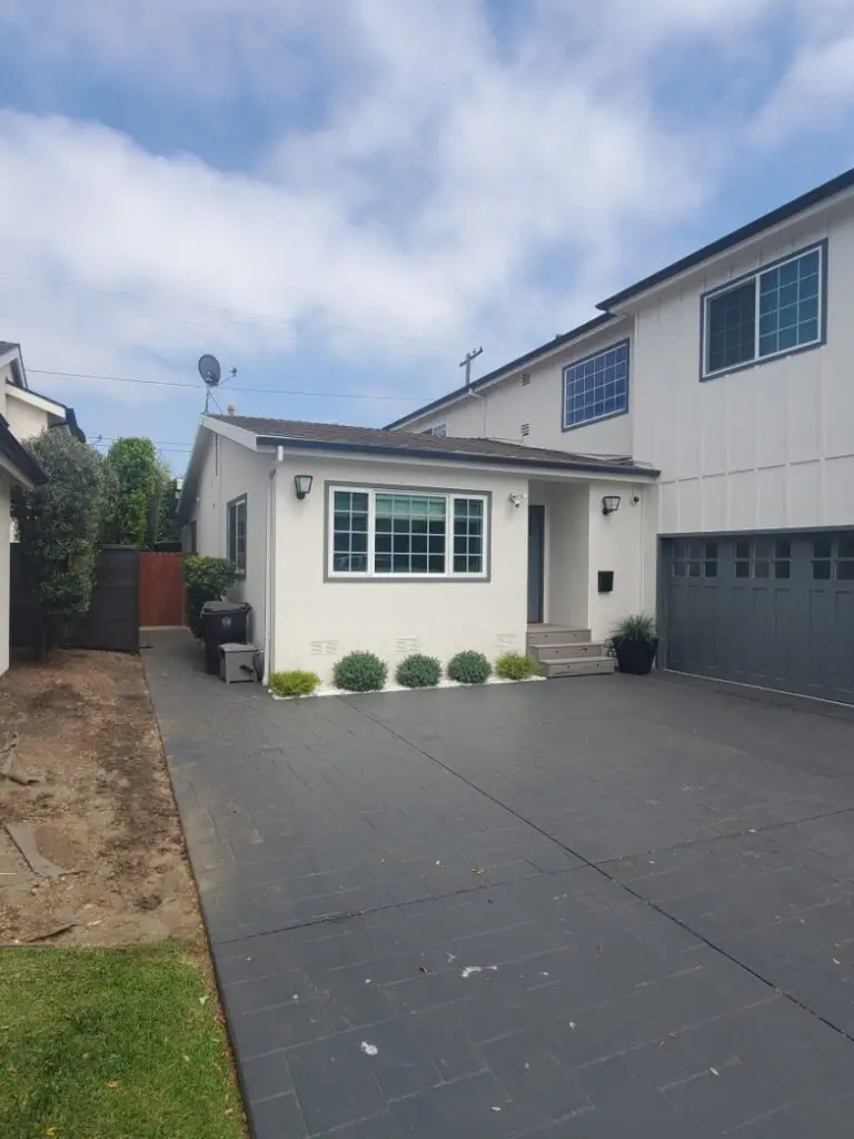 Seamless rain gutter installation in Reseda, CA