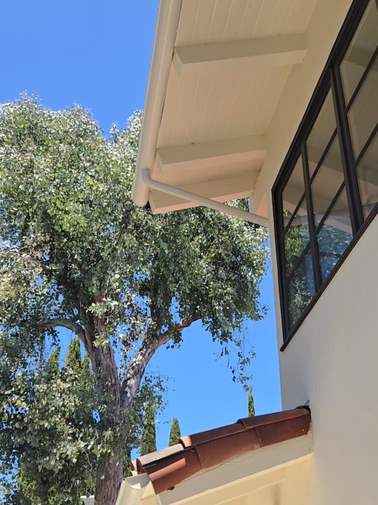 Rain Gutters Hermosa Beach 13 Seamless rain gutters installed in Hermosa Beach, CA by RainAway (photo 12)