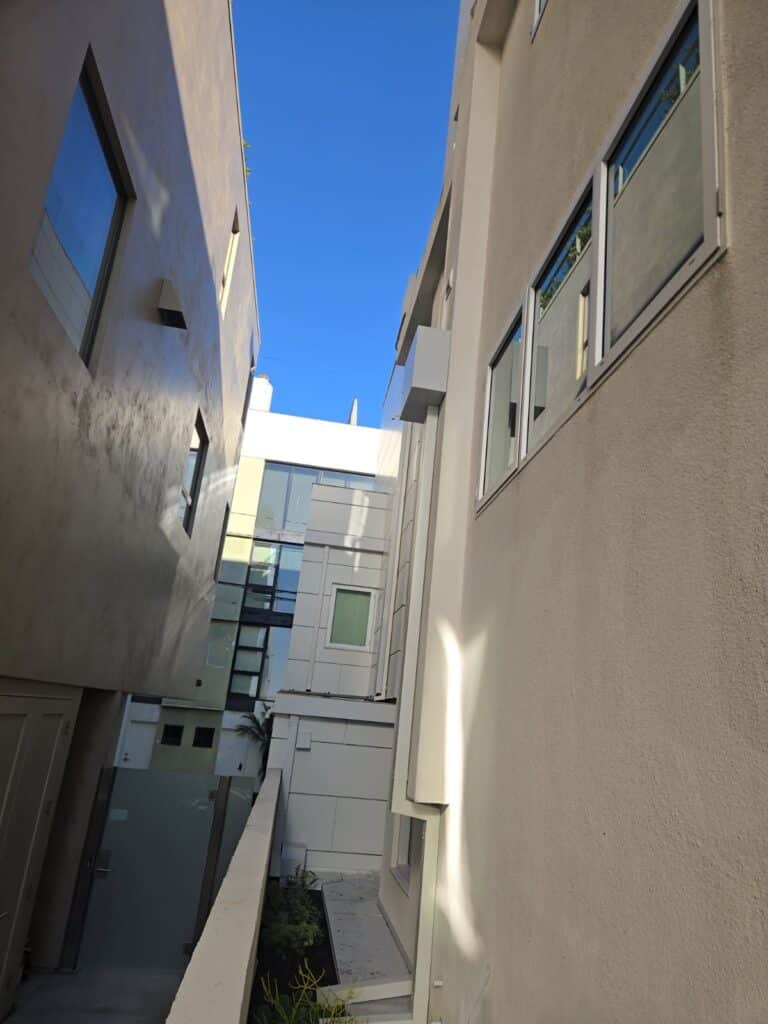 Seamless rain gutter installation in Burbank, CA